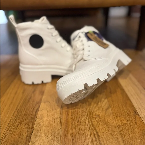 NEW - Size 10 - Palladium Women’s Cream High-Top Sneakers - Picture 5 of 7